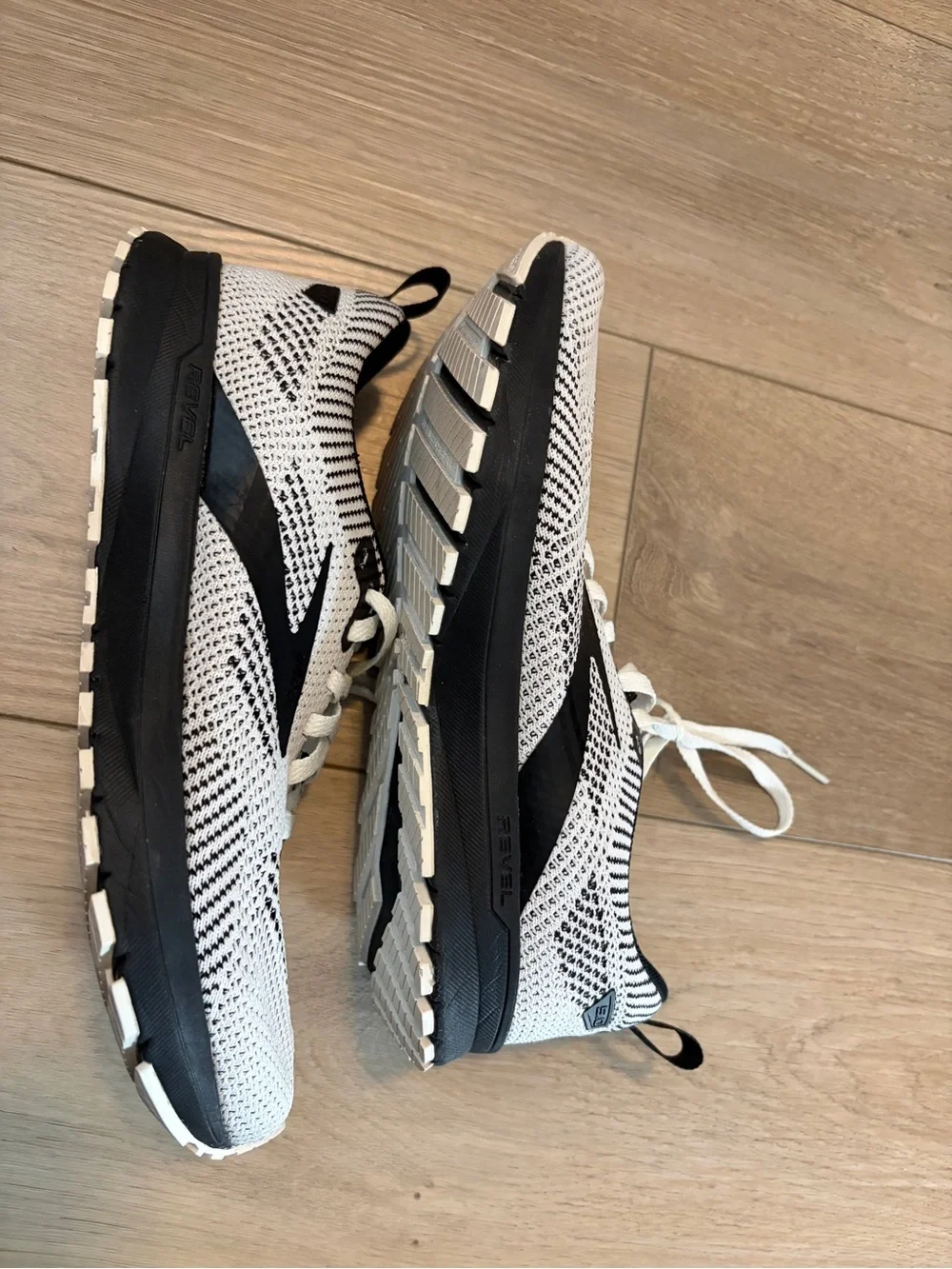 Brooks Women’s Revel 5 Sneakers Black and White Size 7